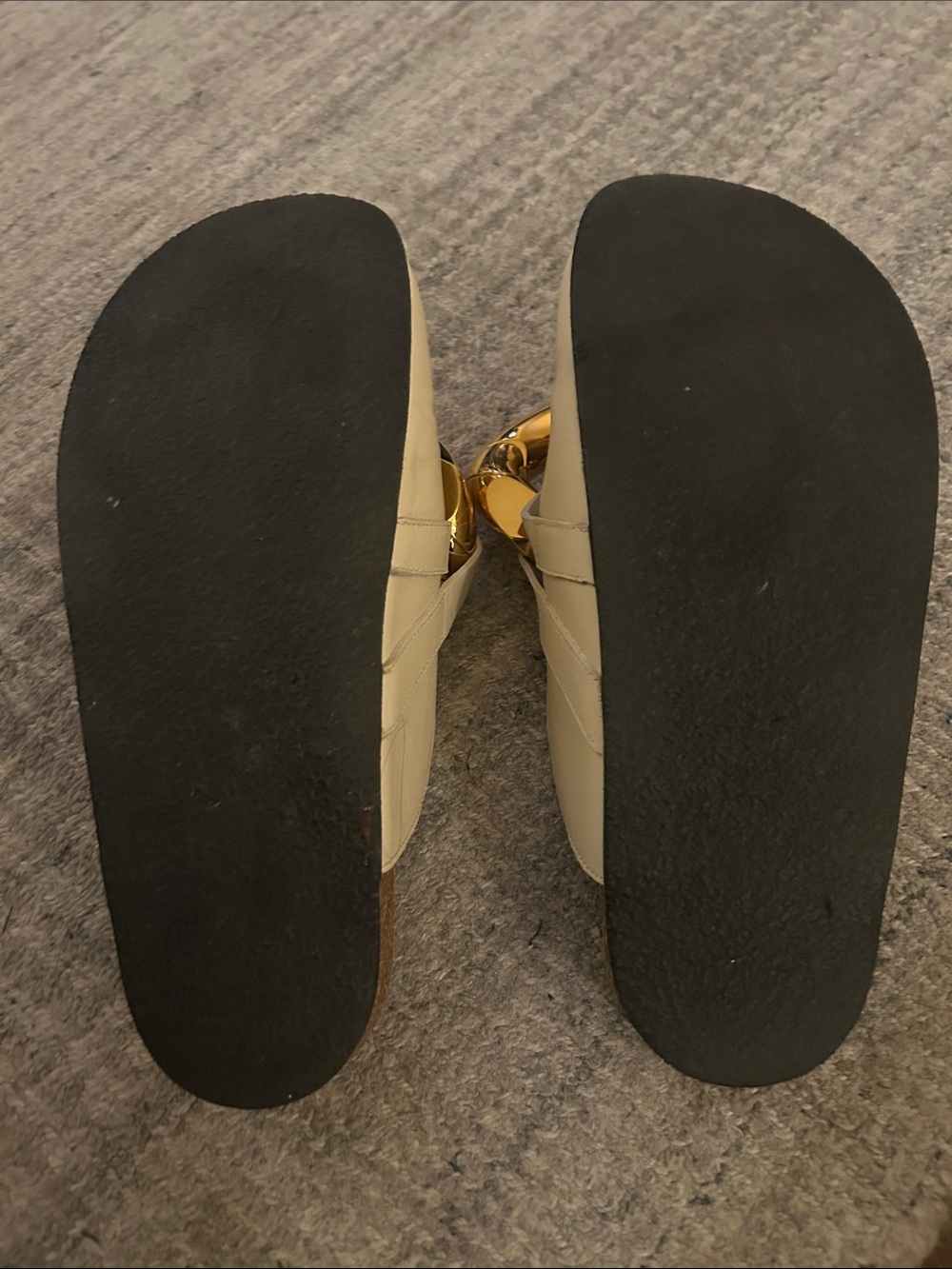 JW Anderson Cream Leather Slip-On Mules with Oversized Gold Chain - Picture 3 of 4